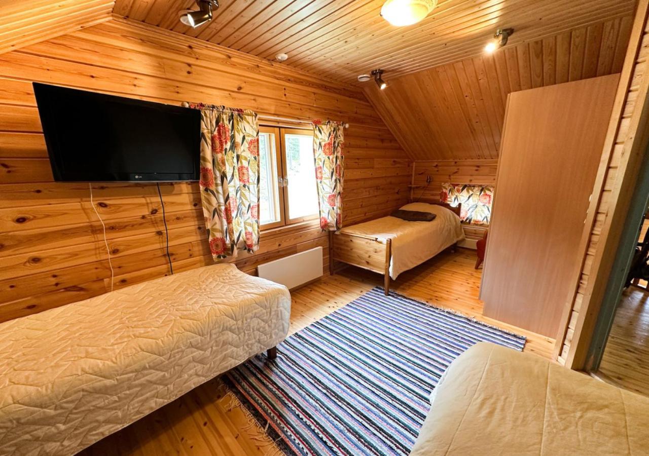 Napapiirin Jaervilomat Hotel Luukonniemi Ngoại thất bức ảnh